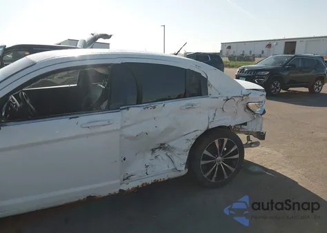 2011 Chrysler 200 S из США, поврежденный, VIN 1C3BC8FG0BN613166